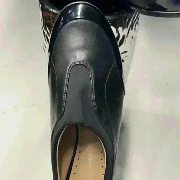 NWOT Adrienne Vittadini Women's Black Leather Round Toe Slip-On Flats Size 8 - Picture 2 of 10